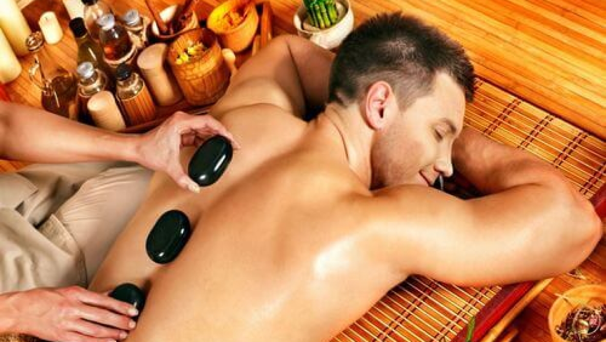 MASSAGE BODY NAM TINH DẦU + ĐÁ NÓNG