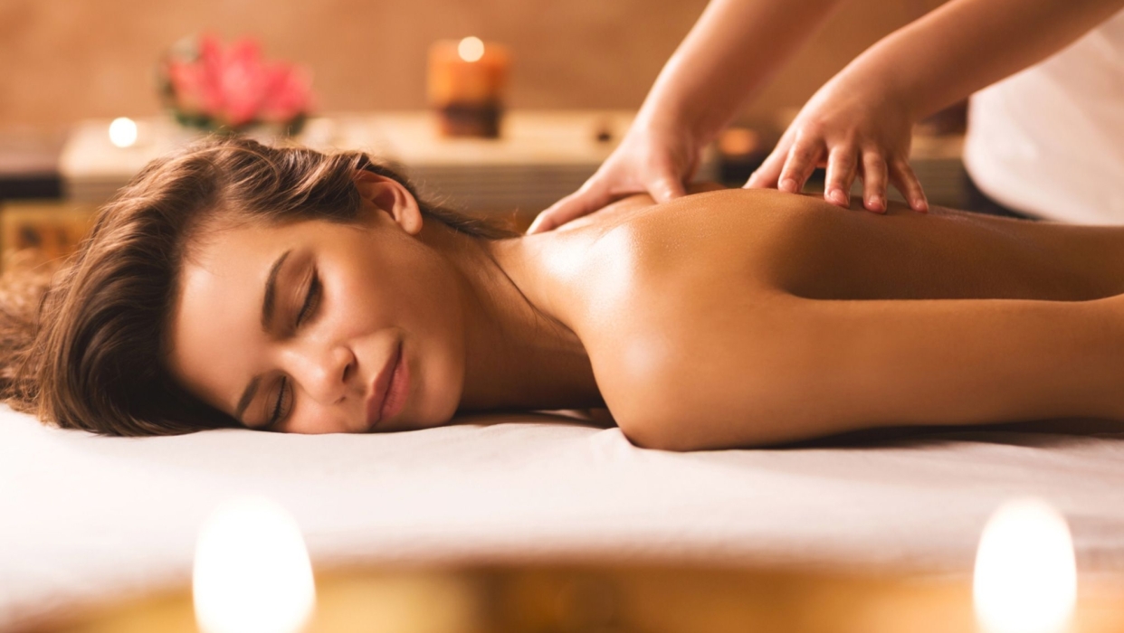 MASSAGE BODY NỮ  + TINH DẦU